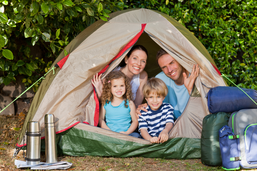 famille en camping gorges du verdon près du lac de sainte croix